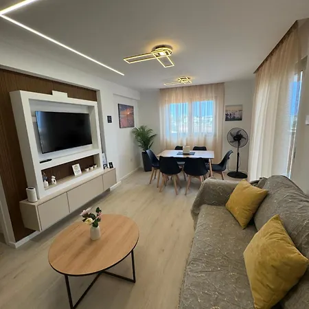 Trinity Breeze Renovated 2br Close To Trinity With Private Parking Apartment *
