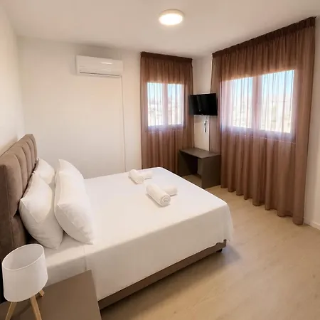 Apartment Trinity Breeze Renovated 2br Close To Trinity With Private Parking