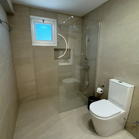 Trinity Breeze Renovated 2br Close To Trinity With Private Parking Apartment Paralimni