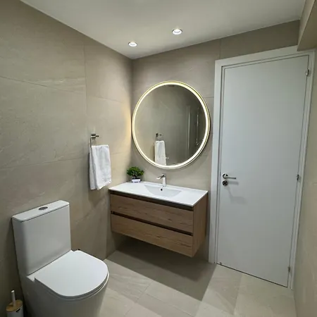 Trinity Breeze Renovated 2br Close To Trinity With Private Parking Apartment *