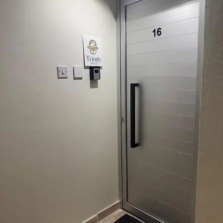 Trinity Breeze Renovated 2br Close To Trinity With Private Parking Apartment *